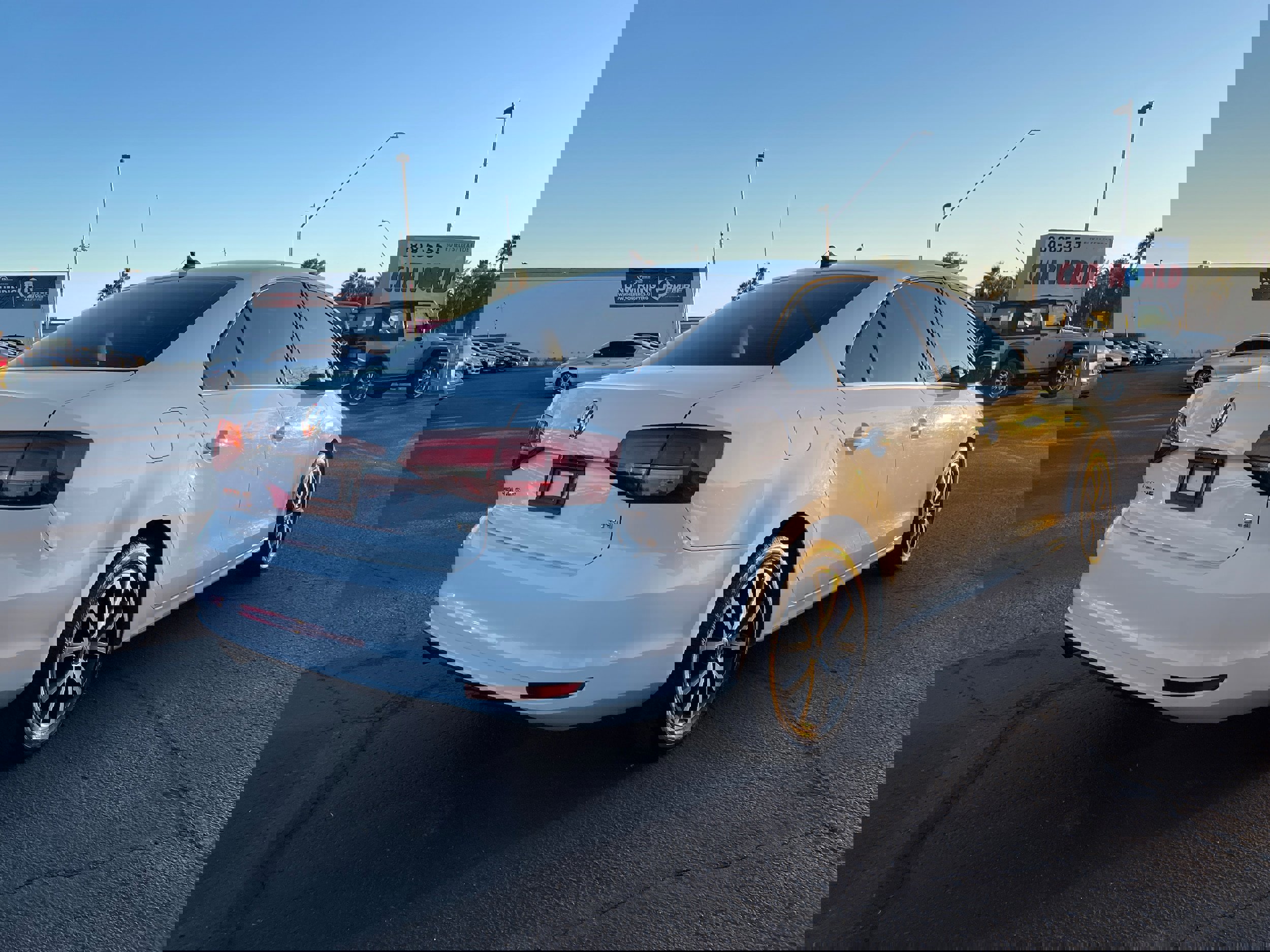 Used 2017 Volkswagen Jetta SE image 5