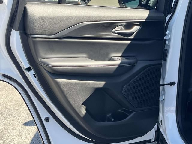 Used 2025 Jeep Grand Cherokee Laredo X w/ Luxury Tech Group I RWD image 17