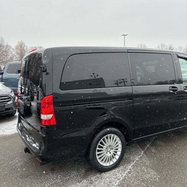 Used 2018 Mercedes-Benz Metris Passenger image 9