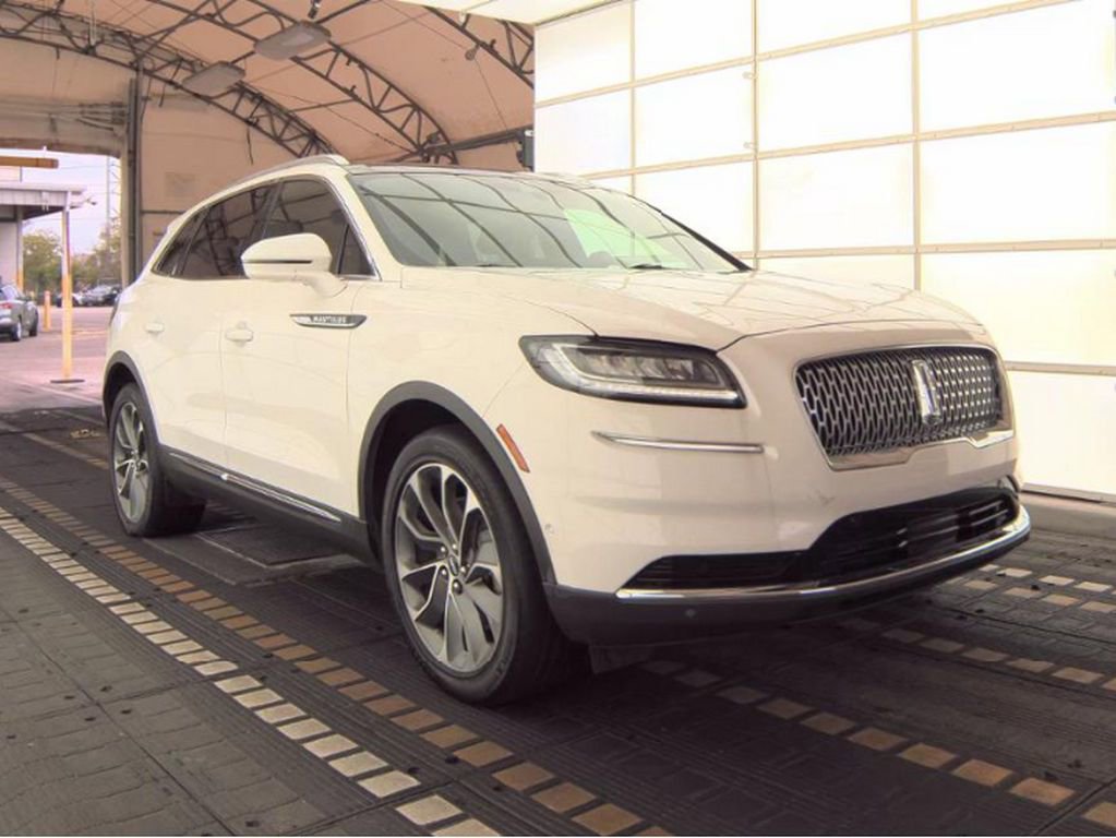 Used 2022 Lincoln Nautilus Reserve w/ Equipment Group 201A FWD image 4