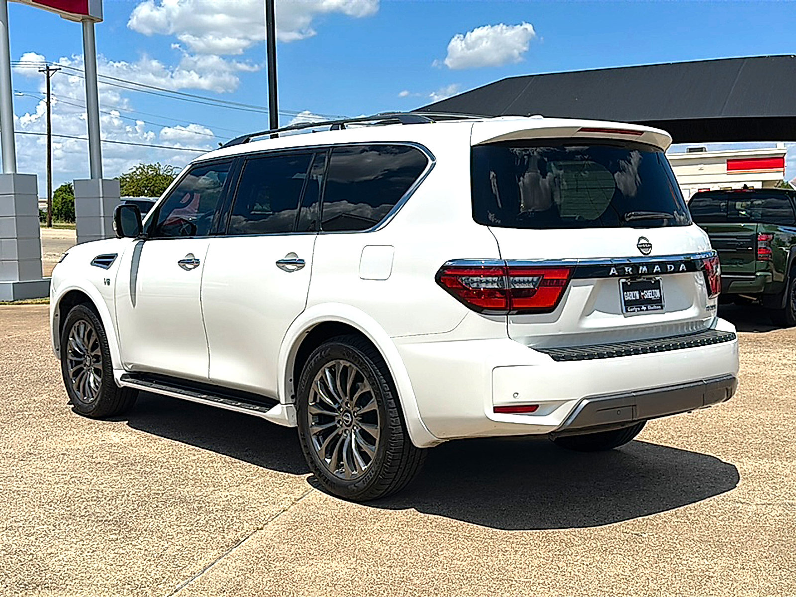 Used 2021 Nissan Armada Platinum w/ Captain's Chairs Package RWD image 6