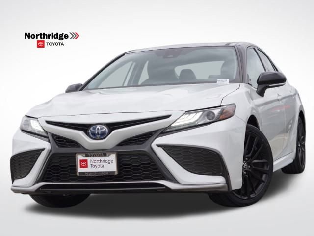 Used 2022 Toyota Camry XSE image 1