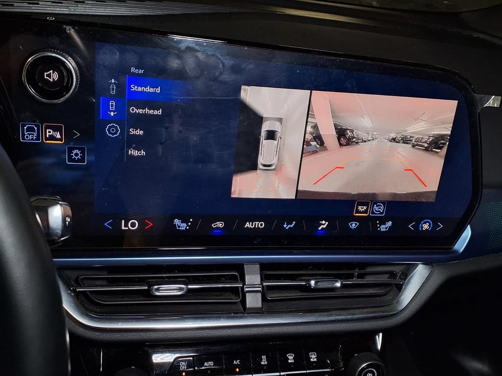 Used 2024 Chevrolet Equinox EV LT w/ LPO, Blackout Package FWD image 7