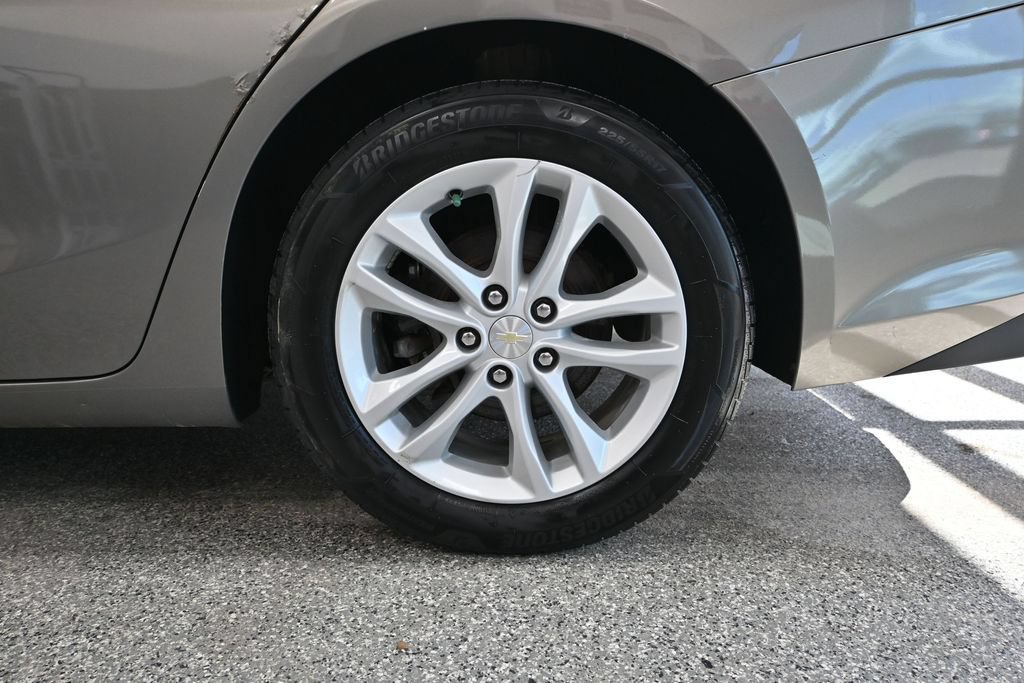 Used 2017 Chevrolet Malibu LT FWD image 13