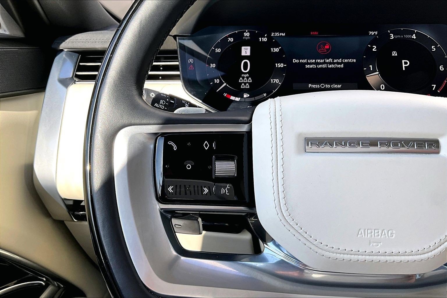 Used 2023 Land Rover Range Rover Long Wheelbase SE image 17