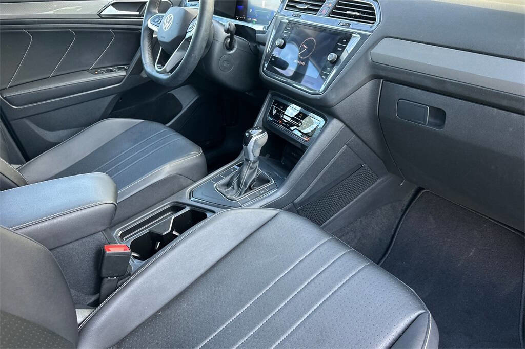 Used 2022 Volkswagen Tiguan SE image 17