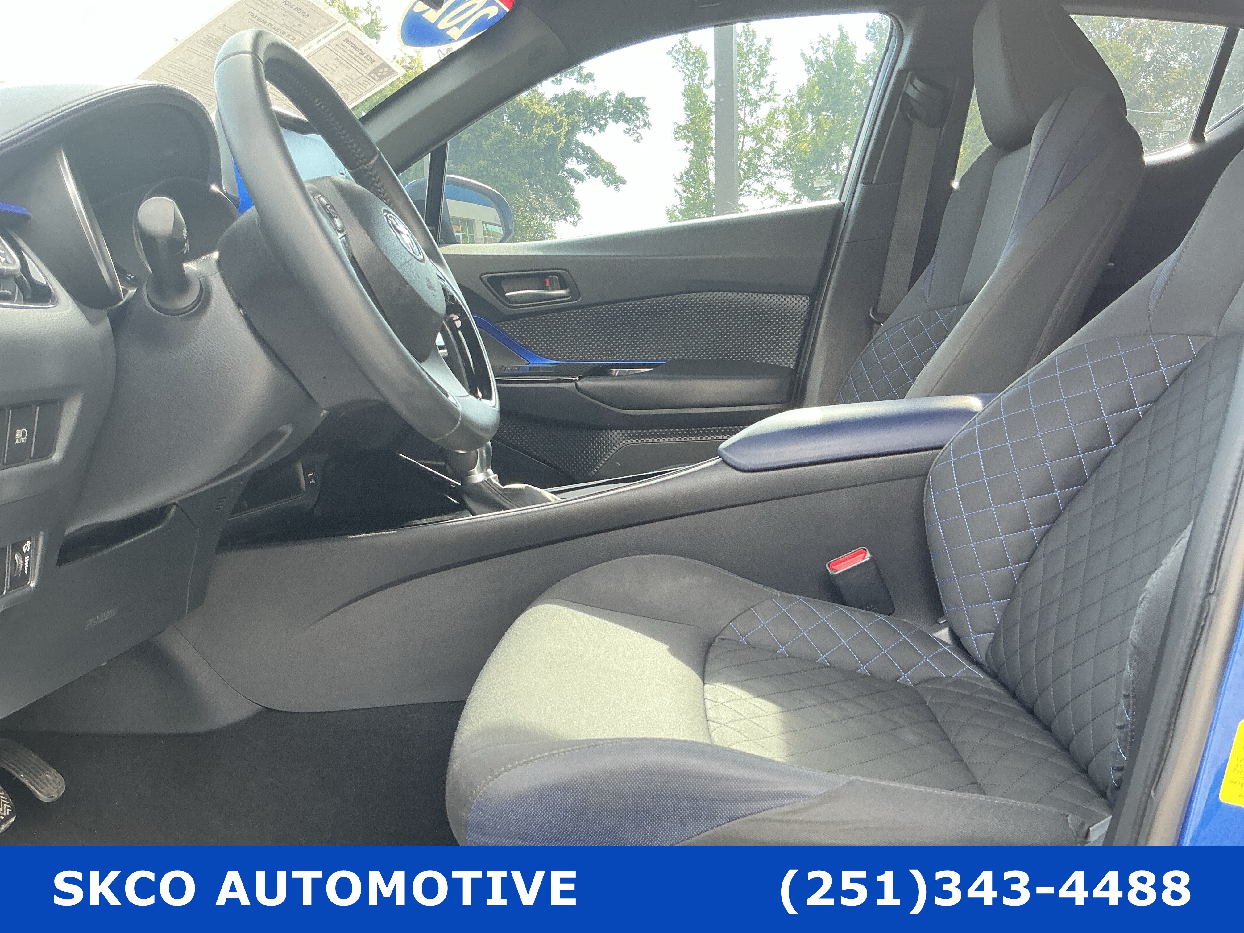 Used 2020 Toyota C-HR XLE FWD image 22