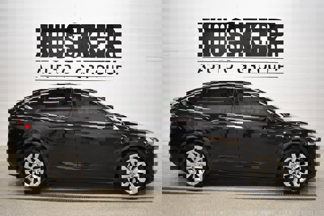 Used 2017 Tesla Model X image 2