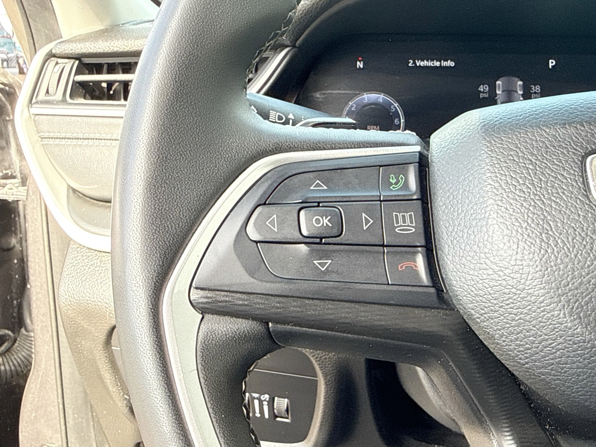 Used 2024 Jeep Grand Cherokee Laredo image 36