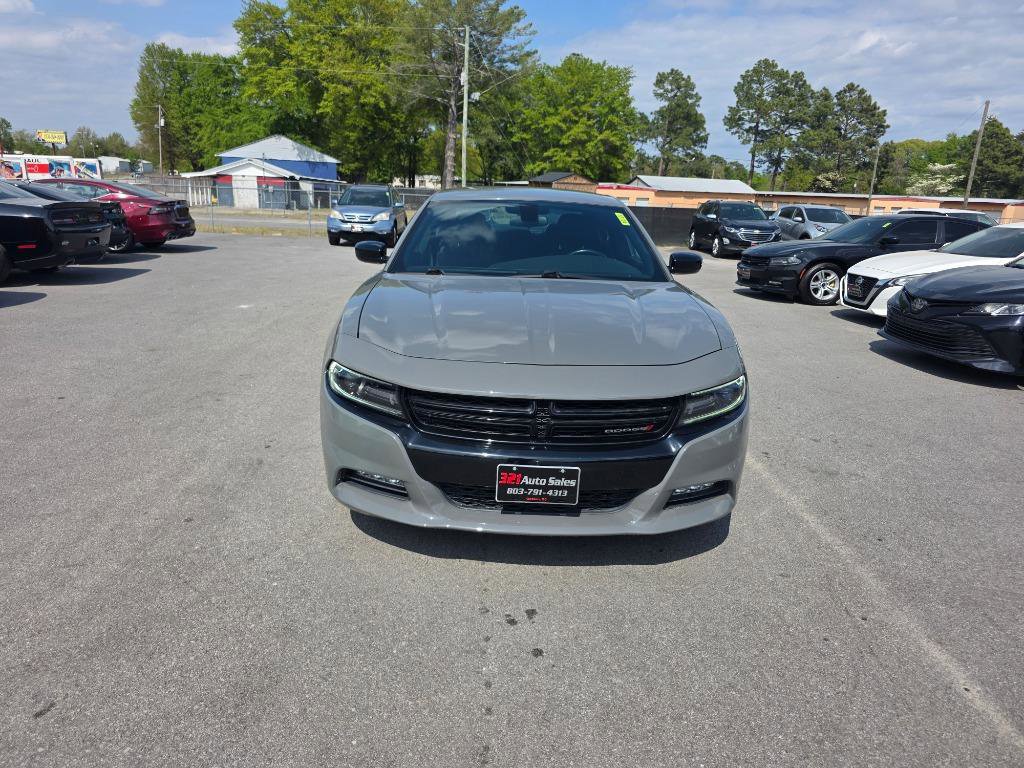 Used 2018 Dodge Charger SXT w/ Blacktop Package RWD image 1