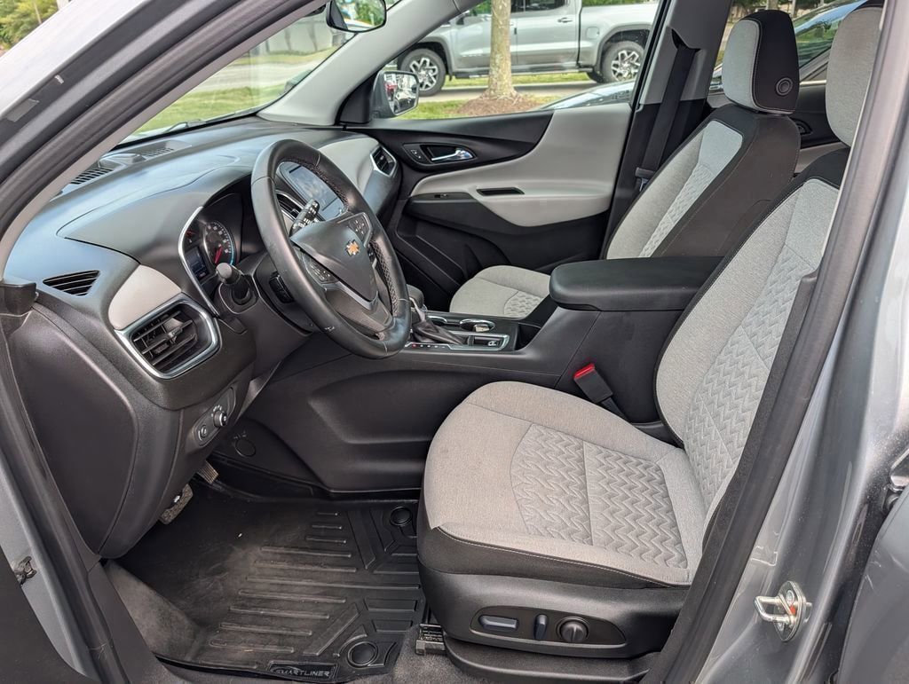 Used 2023 Chevrolet Equinox LT w/ Driver Convenience Package FWD image 12