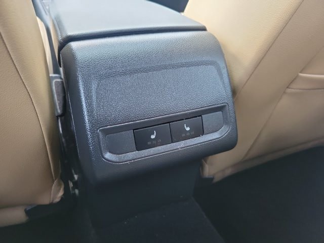 Used 2020 Volkswagen Jetta SE w/ SE Cold Weather Package FWD image 16