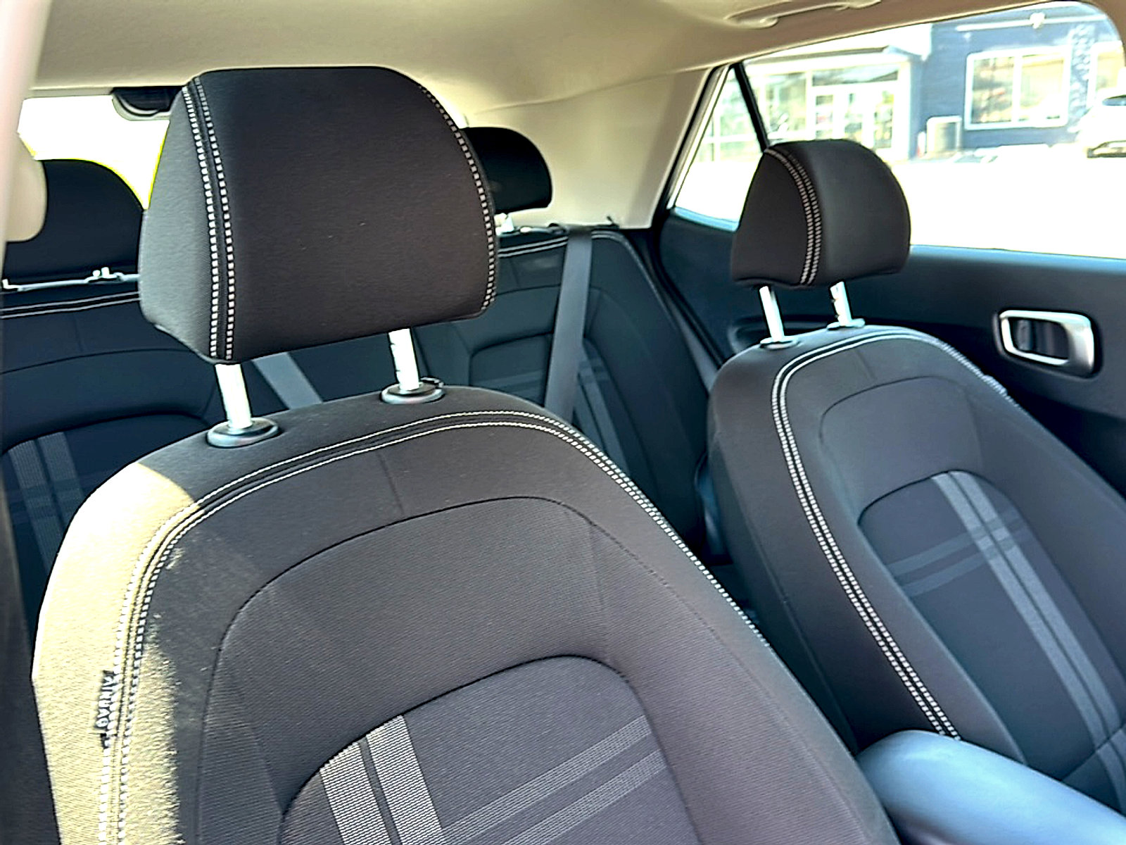 Used 2025 Hyundai Venue SEL image 25