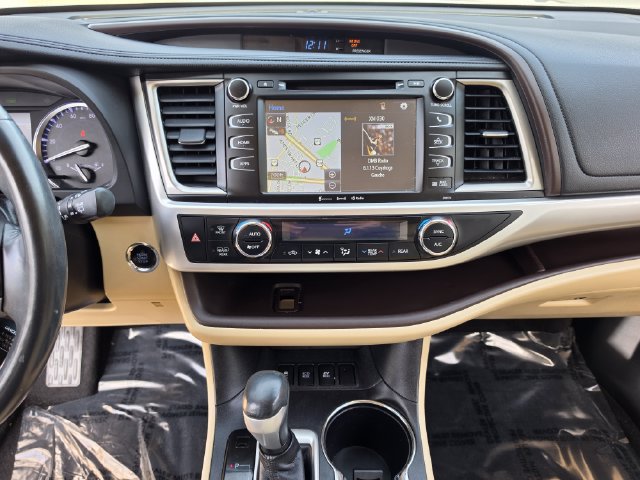 Used 2018 Toyota Highlander XLE AWD/4WD image 26