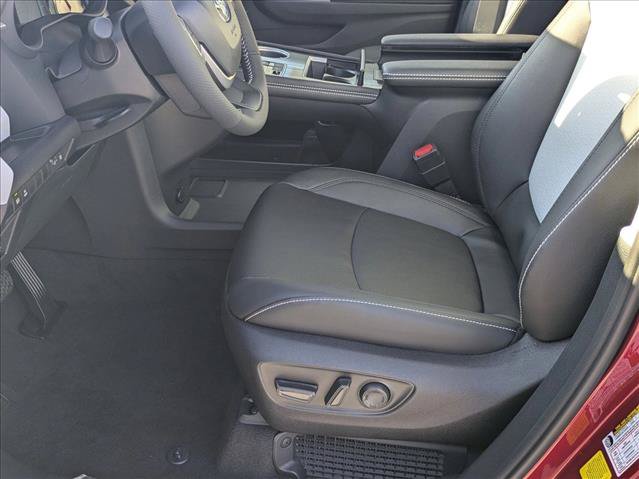 New 2026 Toyota Sienna XSE FWD image 4