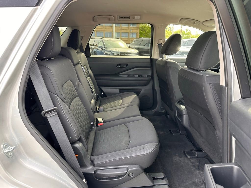 Used 2025 Nissan Pathfinder SV AWD/4WD image 19