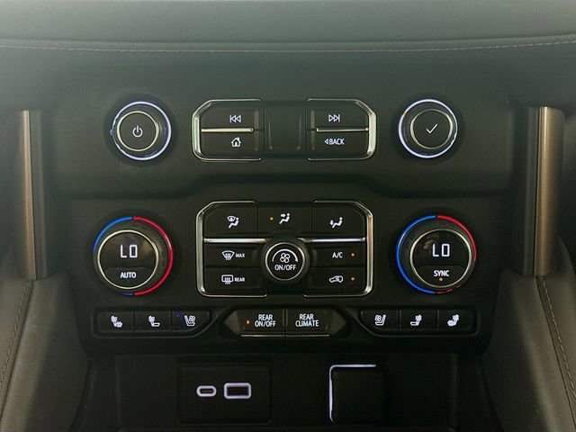 Used 2023 Chevrolet Suburban High Country image 18
