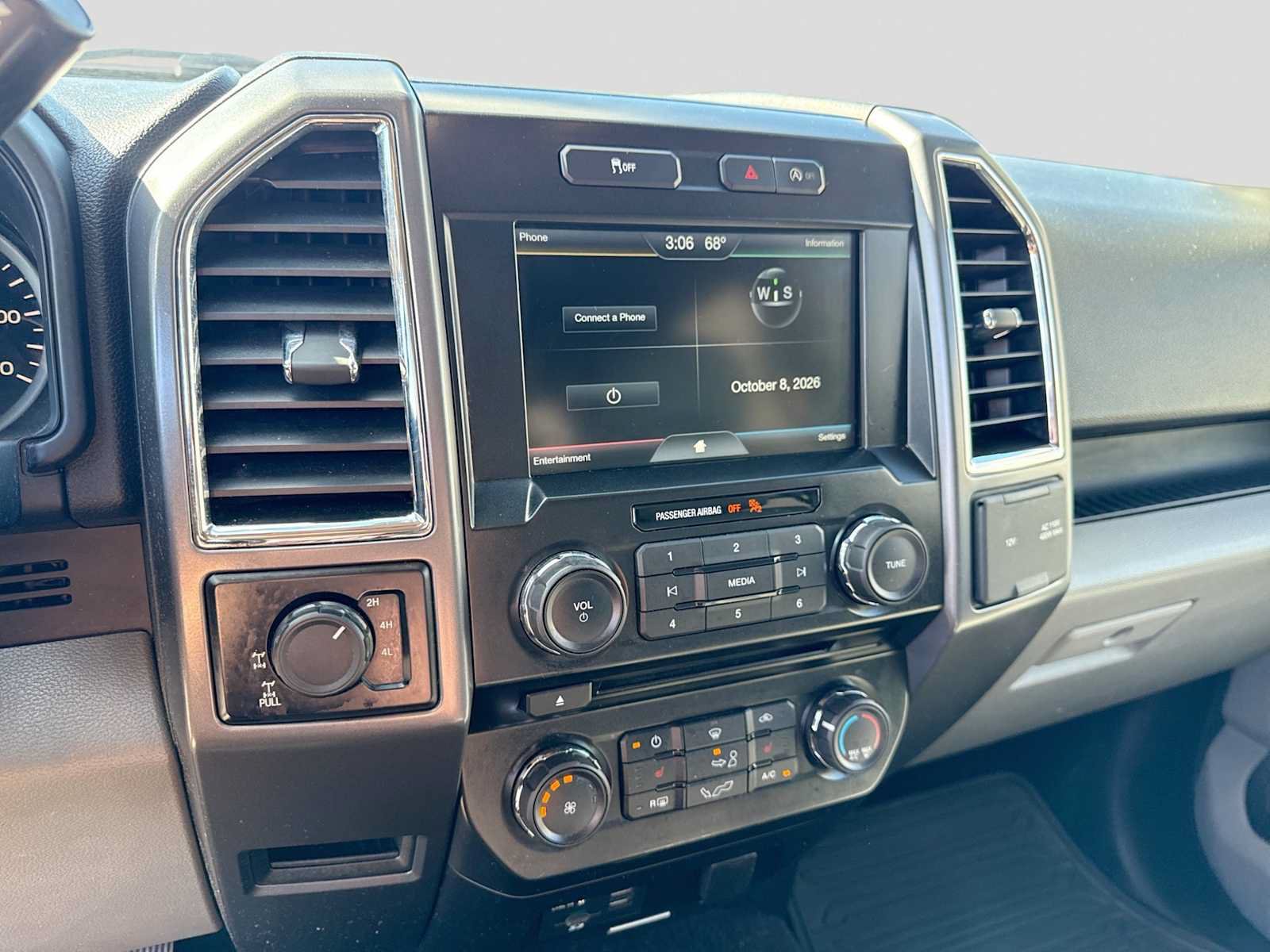 Used 2015 Ford F150 XLT w/ Equipment Group 302A Luxury AWD/4WD image 26