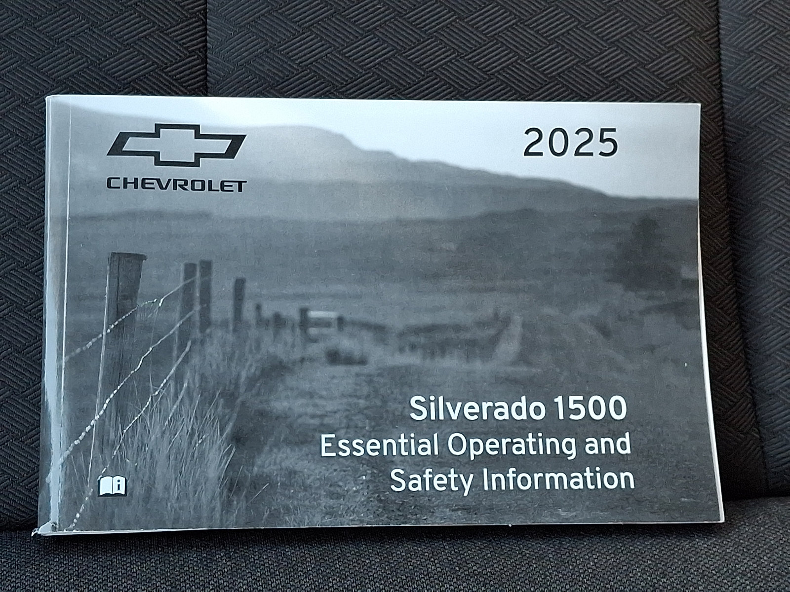 Certified 2025 Chevrolet Silverado 1500 LT AWD/4WD image 25