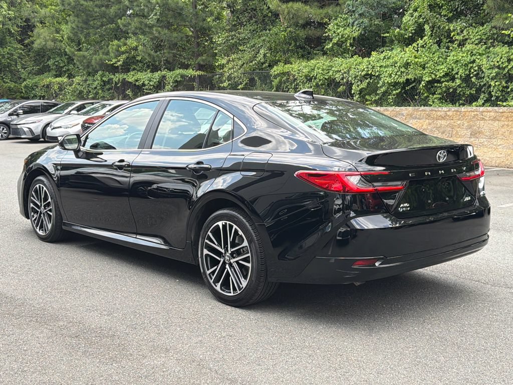Used 2025 Toyota Camry XLE AWD/4WD image 3