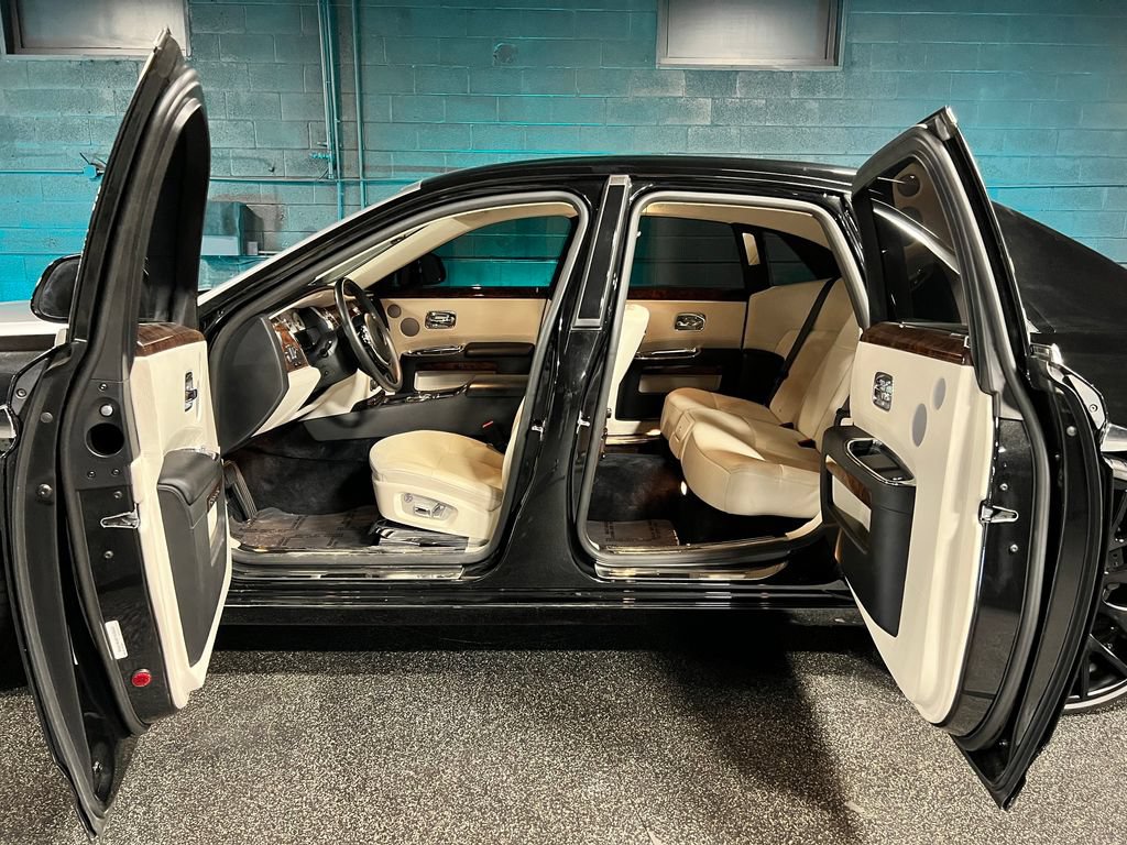 Used 2013 Rolls-Royce Ghost RWD image 35