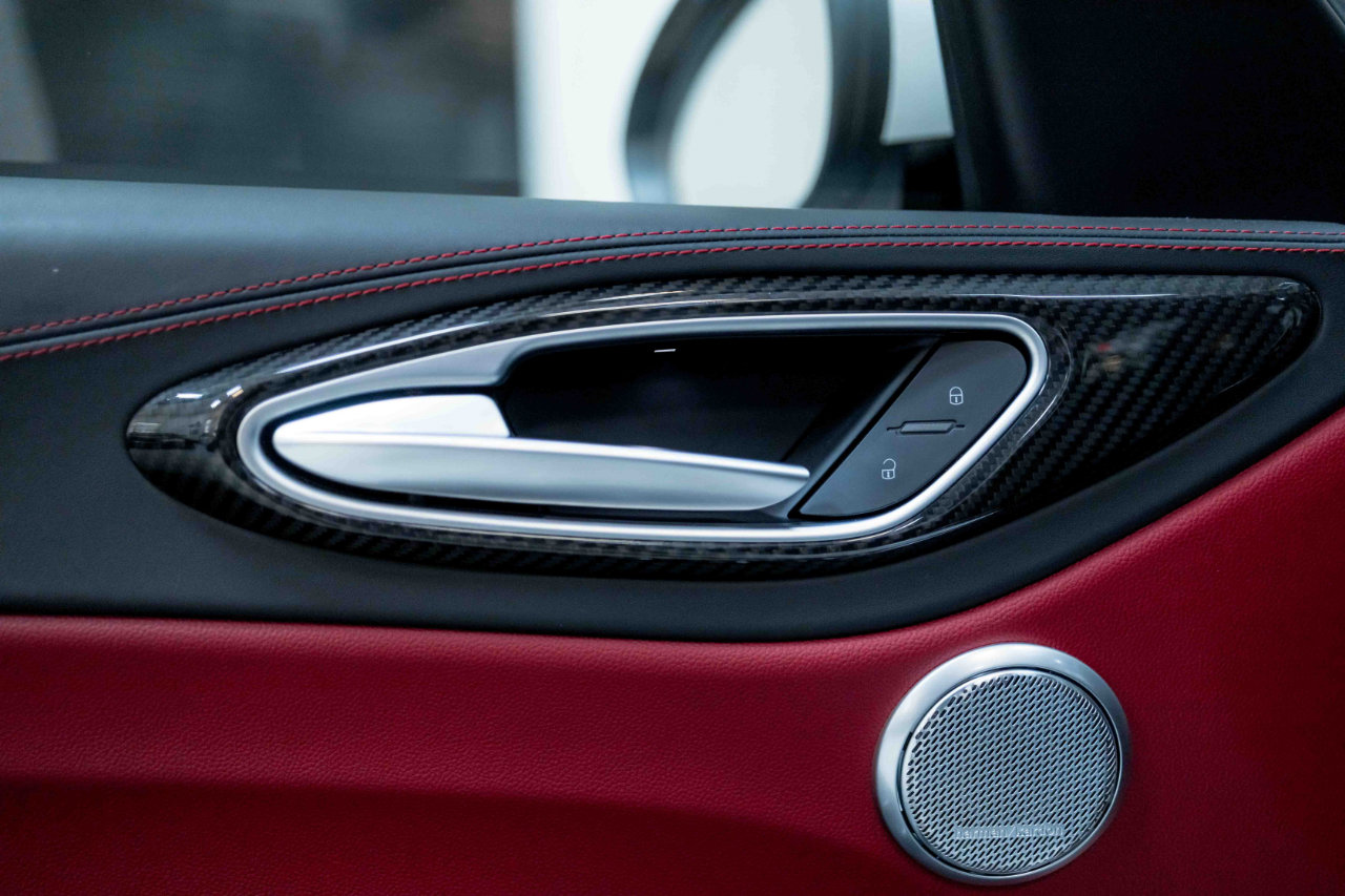 Used 2017 Alfa Romeo Giulia Quadrifoglio image 41