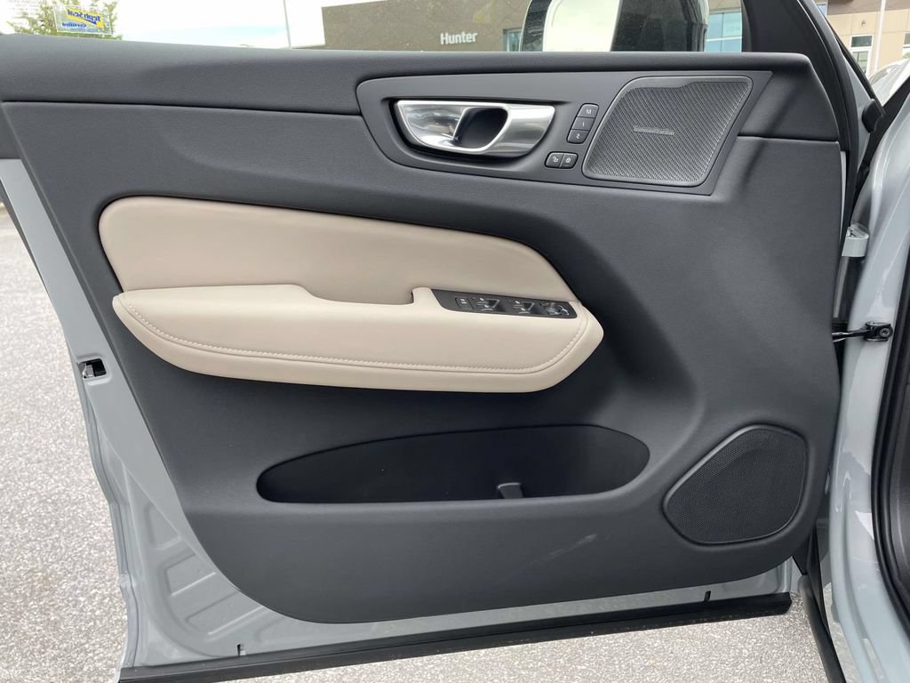 New 2026 Volvo XC60 B5 Plus w/ Protection Package Premier AWD/4WD image 5