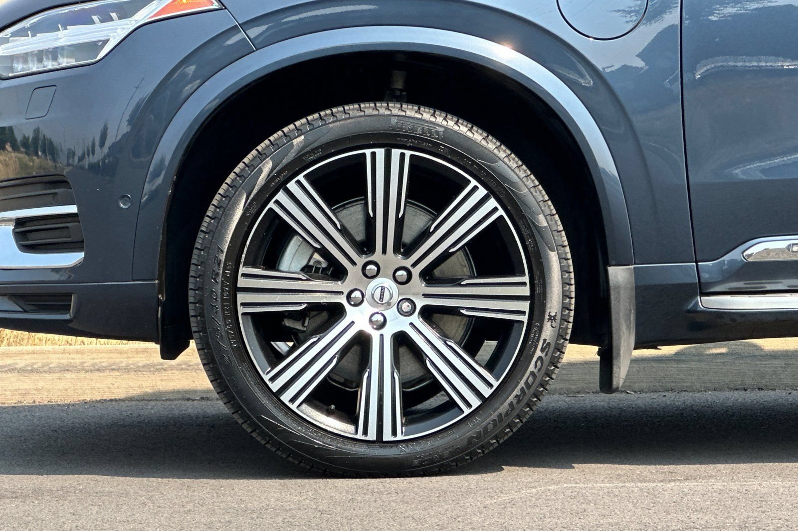 Used 2023 Volvo XC90 T8 Plus AWD/4WD image 33