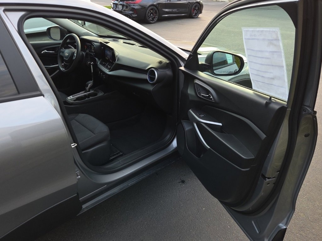 Used 2024 Chevrolet Trax LS w/ Driver Confidence Package image 19