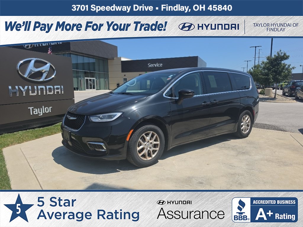 Used 2023 Chrysler Pacifica Touring-L FWD image 1