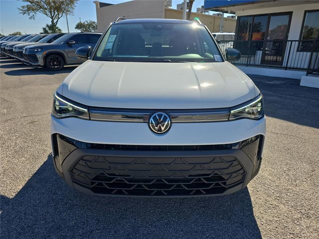 New 2026 Volkswagen Taos SE image 2