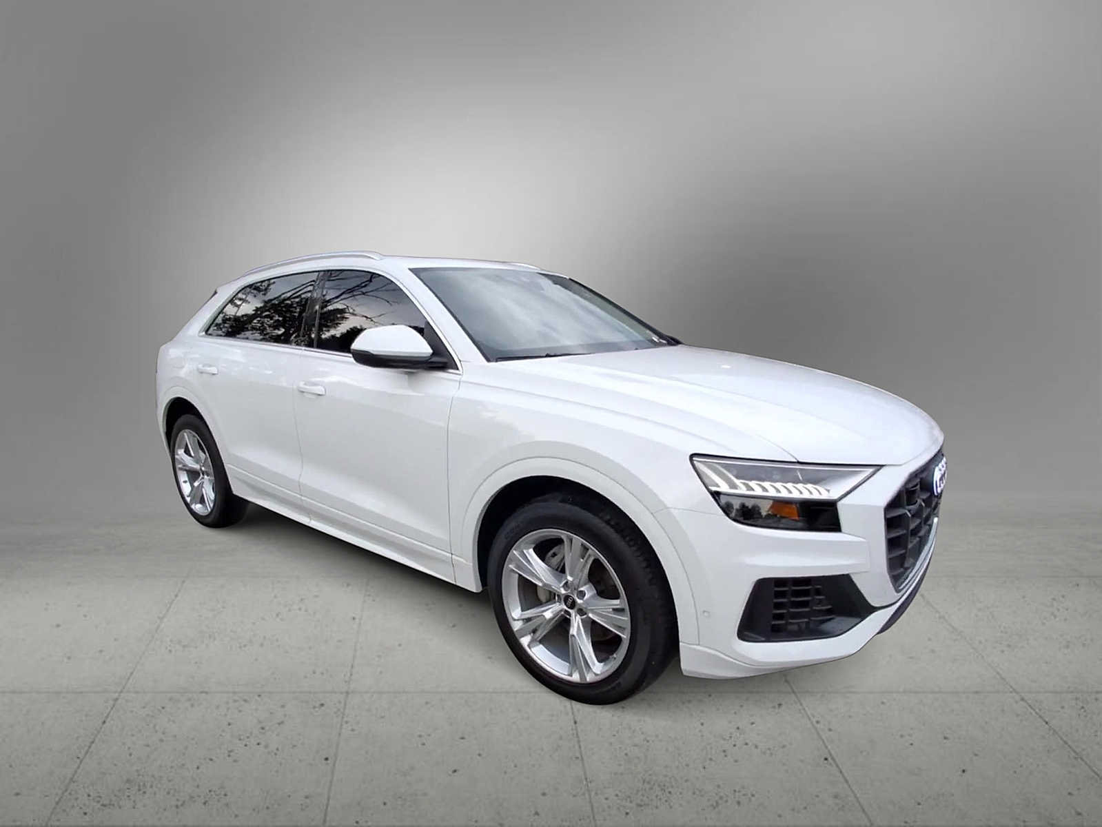 Used 2023 Audi Q8 Premium w/ Convenience Package AWD/4WD image 2