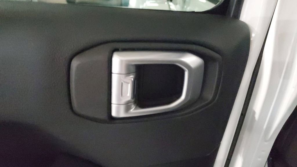 Used 2024 Jeep Wrangler Unlimited Sahara image 17