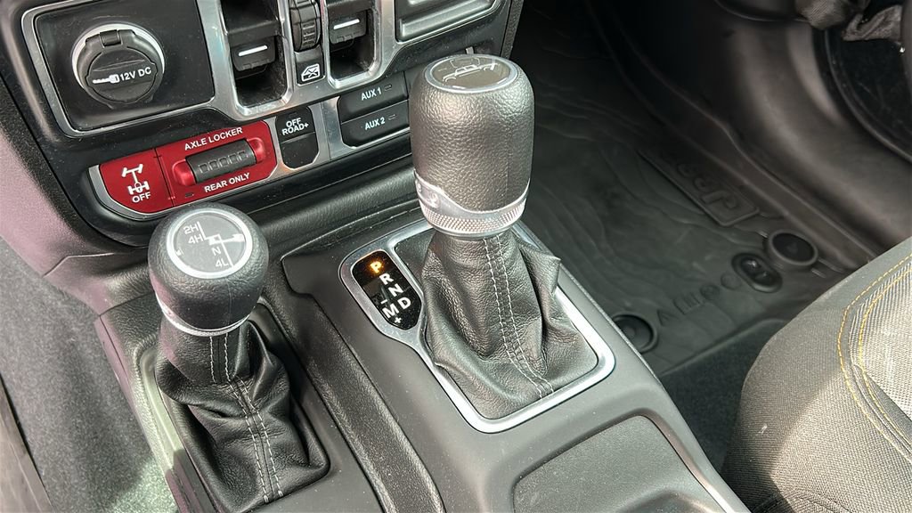 Used 2024 Jeep Gladiator Mojave w/ Technology Group image 19