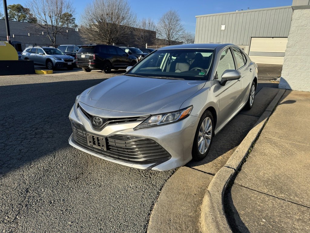 Used 2018 Toyota Camry LE image 3