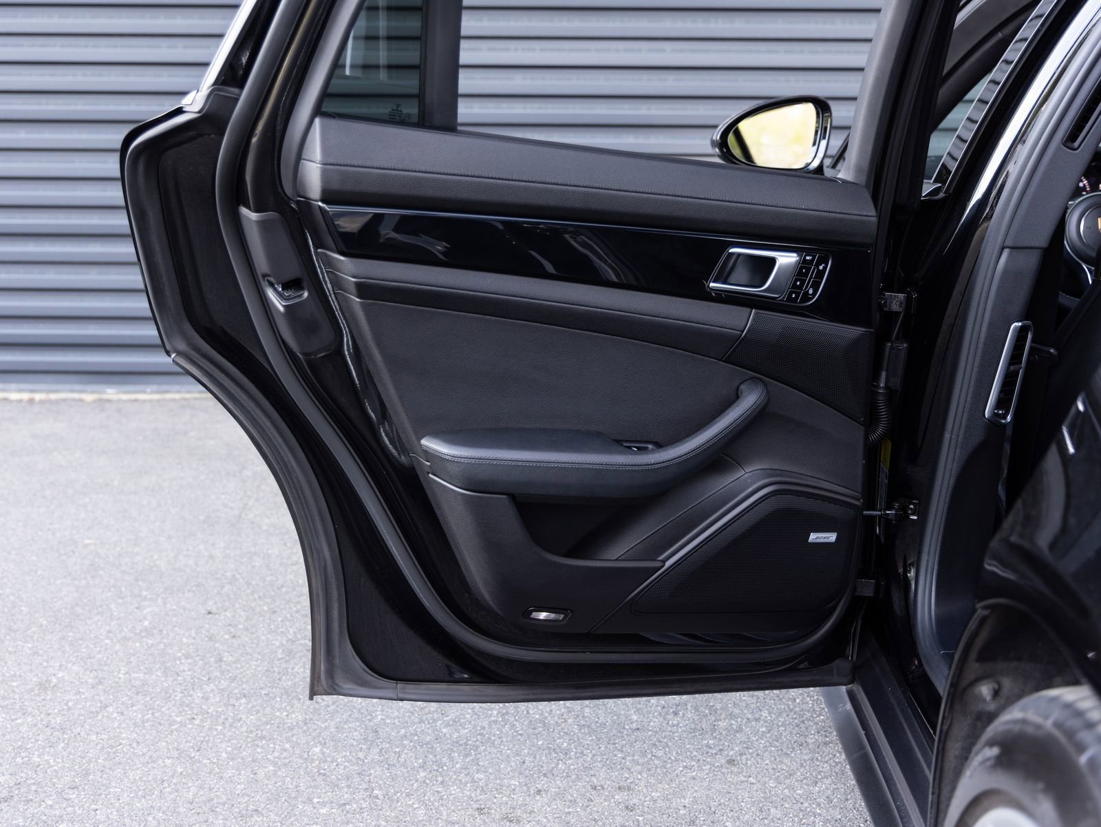 Used 2018 Porsche Panamera 4 image 24