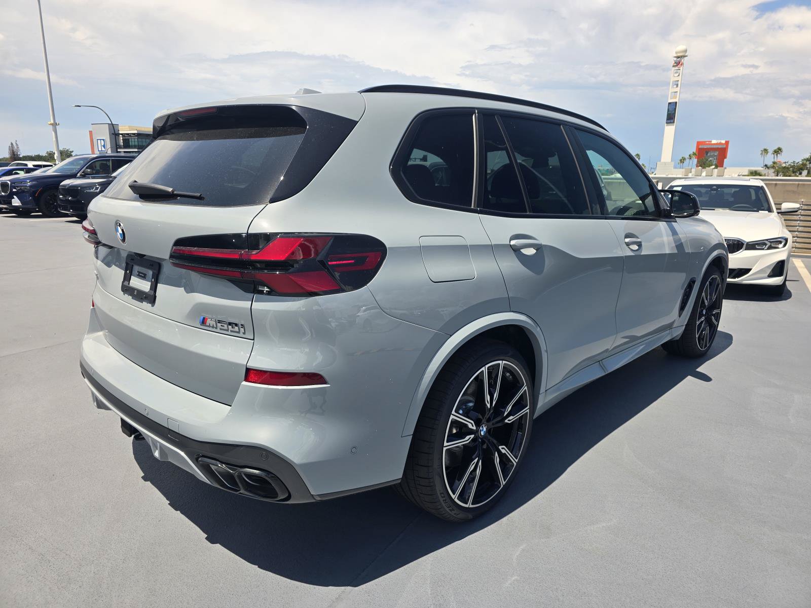 New 2026 BMW X5 M60i w/ Executive Package AWD/4WD image 2