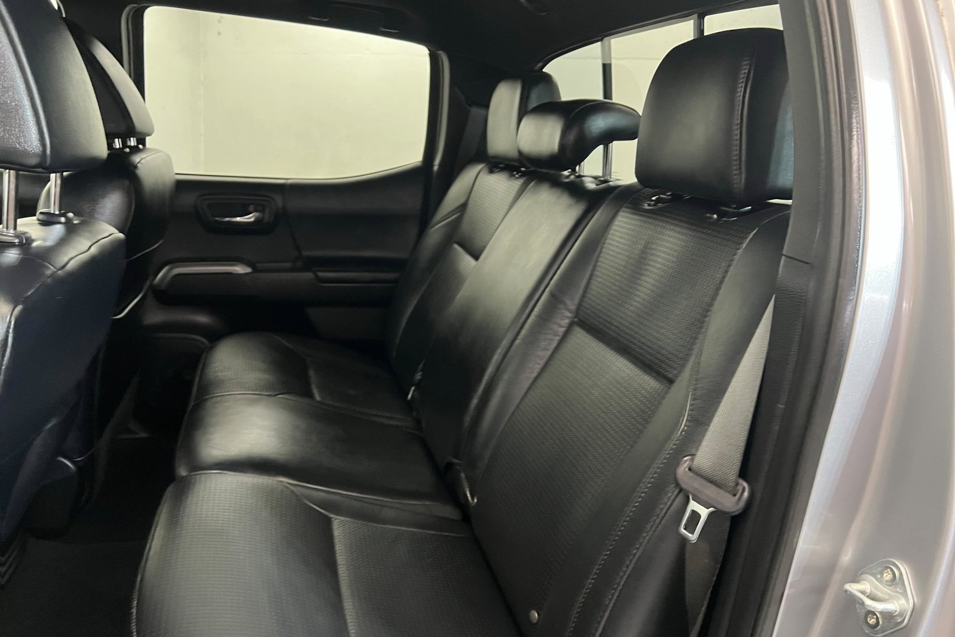 Used 2021 Toyota Tacoma Limited image 21