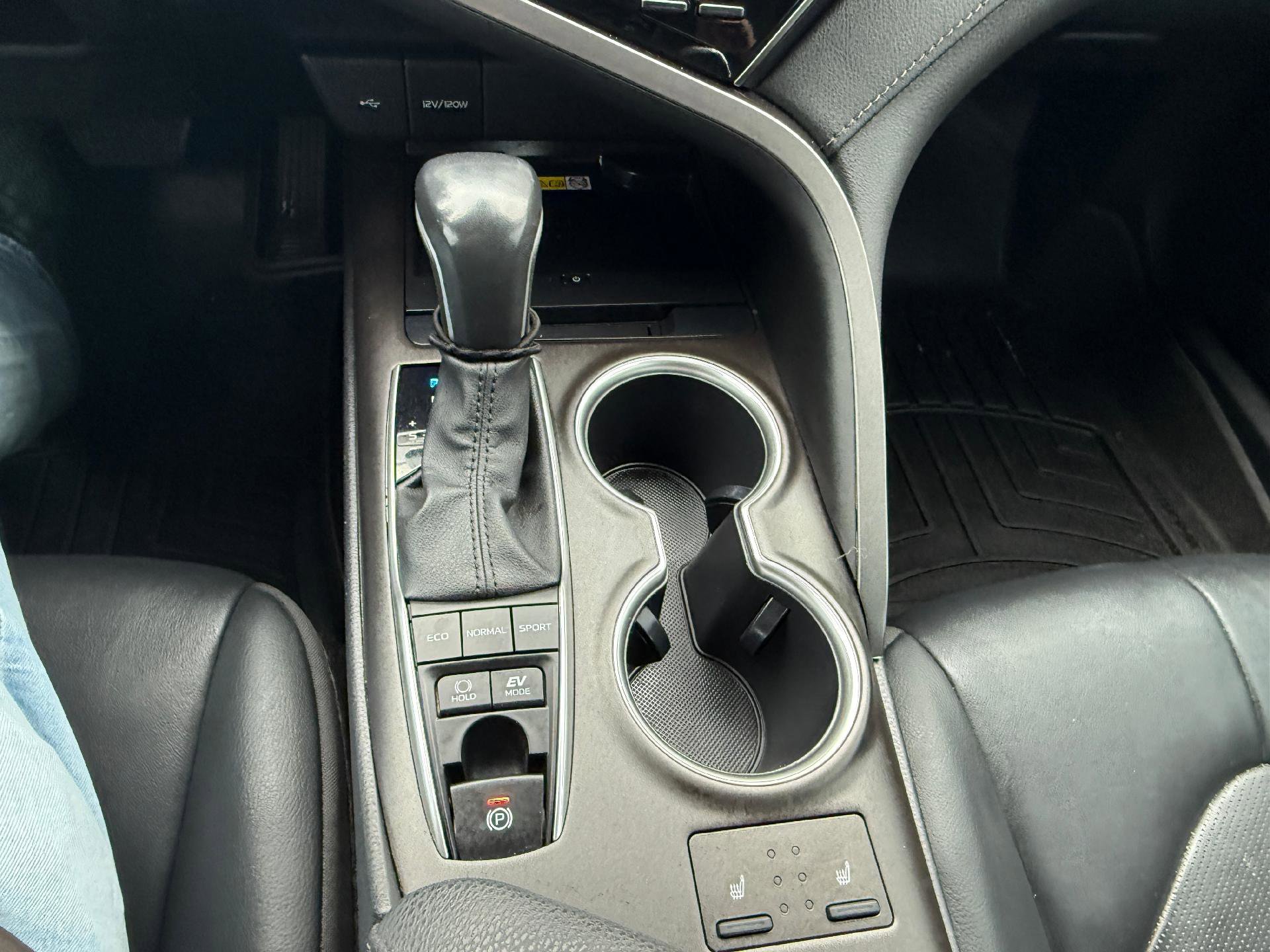 Used 2022 Toyota Camry XLE image 15