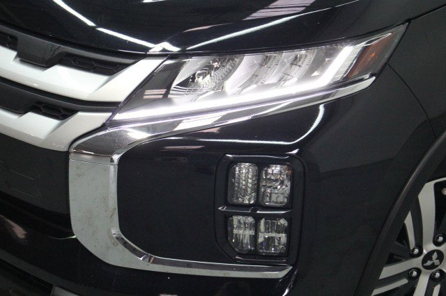 Used 2024 Mitsubishi Outlander Sport ES image 2