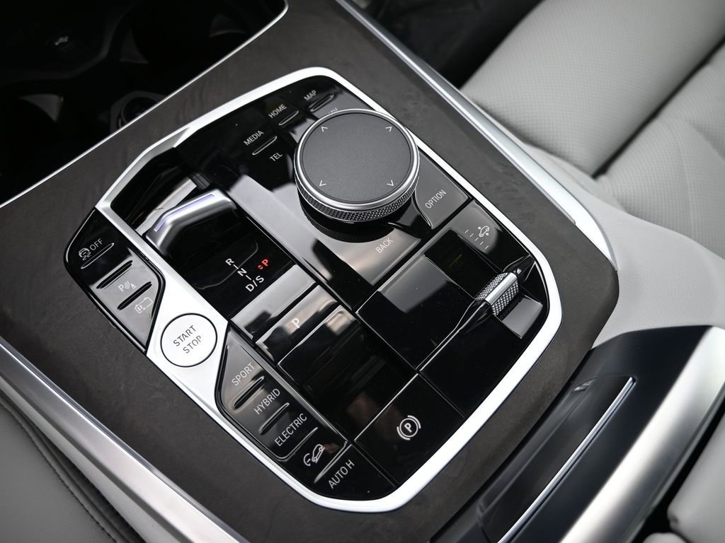 New 2026 BMW X5 xDrive50e w/ M Sport Package AWD/4WD image 16