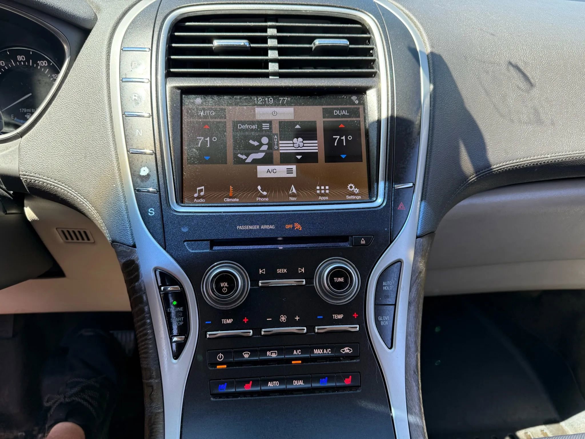 Used 2017 Lincoln MKX Reserve w/ Enhanced Security Package image 25