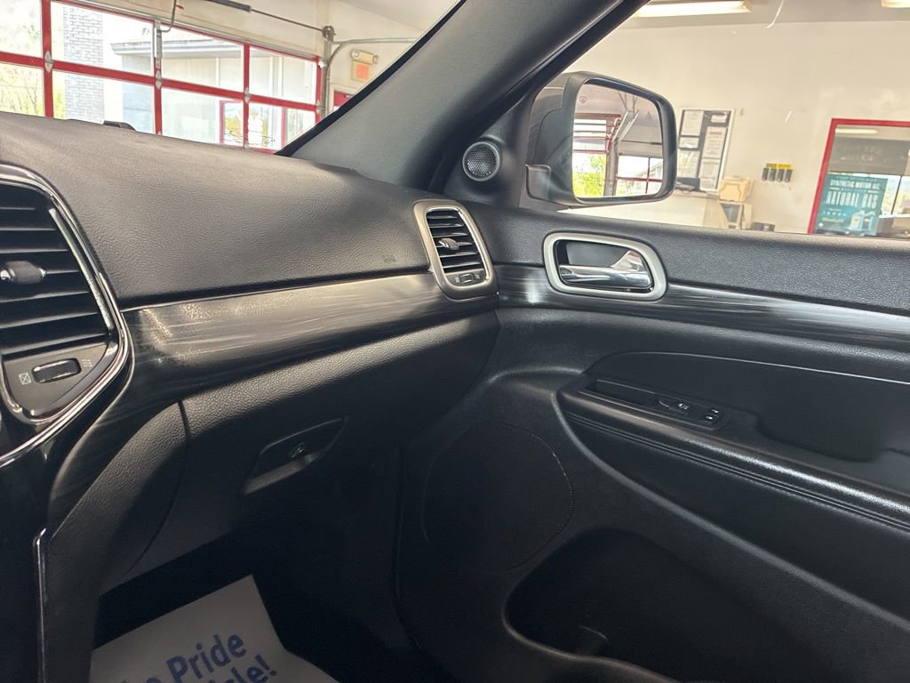 Used 2020 Jeep Grand Cherokee Altitude AWD/4WD image 39