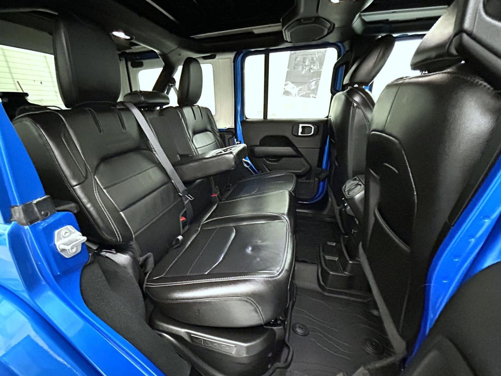 Certified 2022 Jeep Wrangler Unlimited Sahara w/ Cold Weather Group image 18