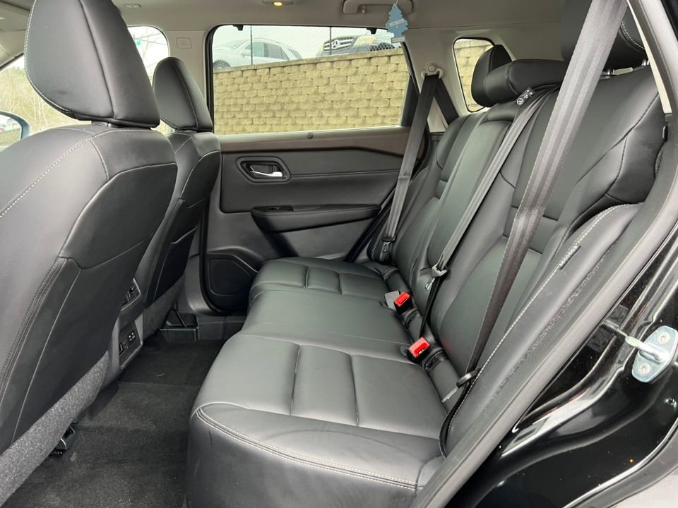 Used 2023 Nissan Rogue SL w/ SL Premium Package image 4