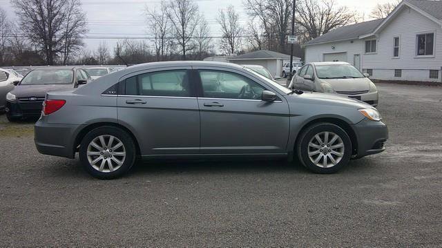 Used 2011 Chrysler 200 Touring image 3