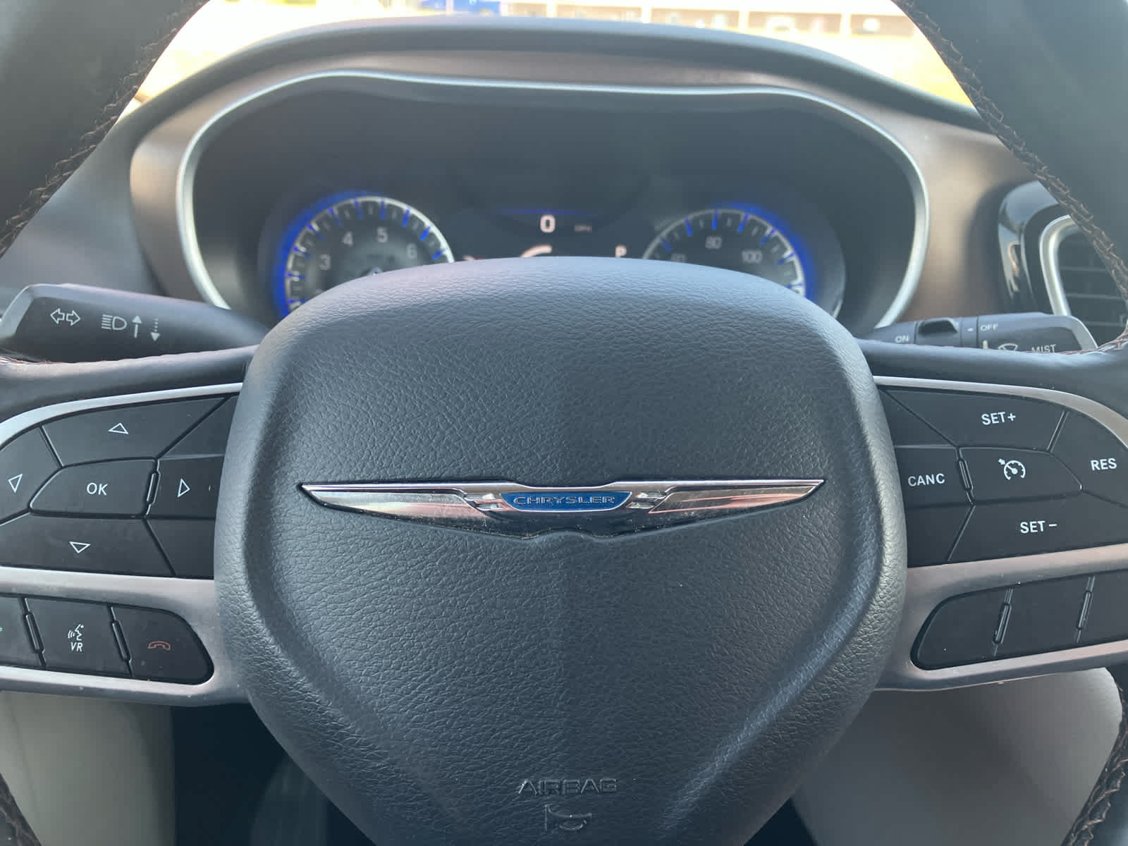 Used 2017 Chrysler Pacifica Touring-L Plus w/ Tire & Wheel Group FWD image 14