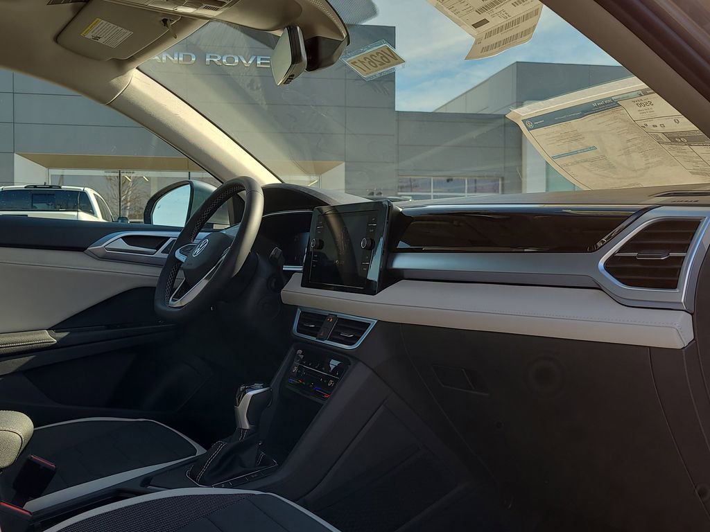 New 2026 Volkswagen Taos SE image 21