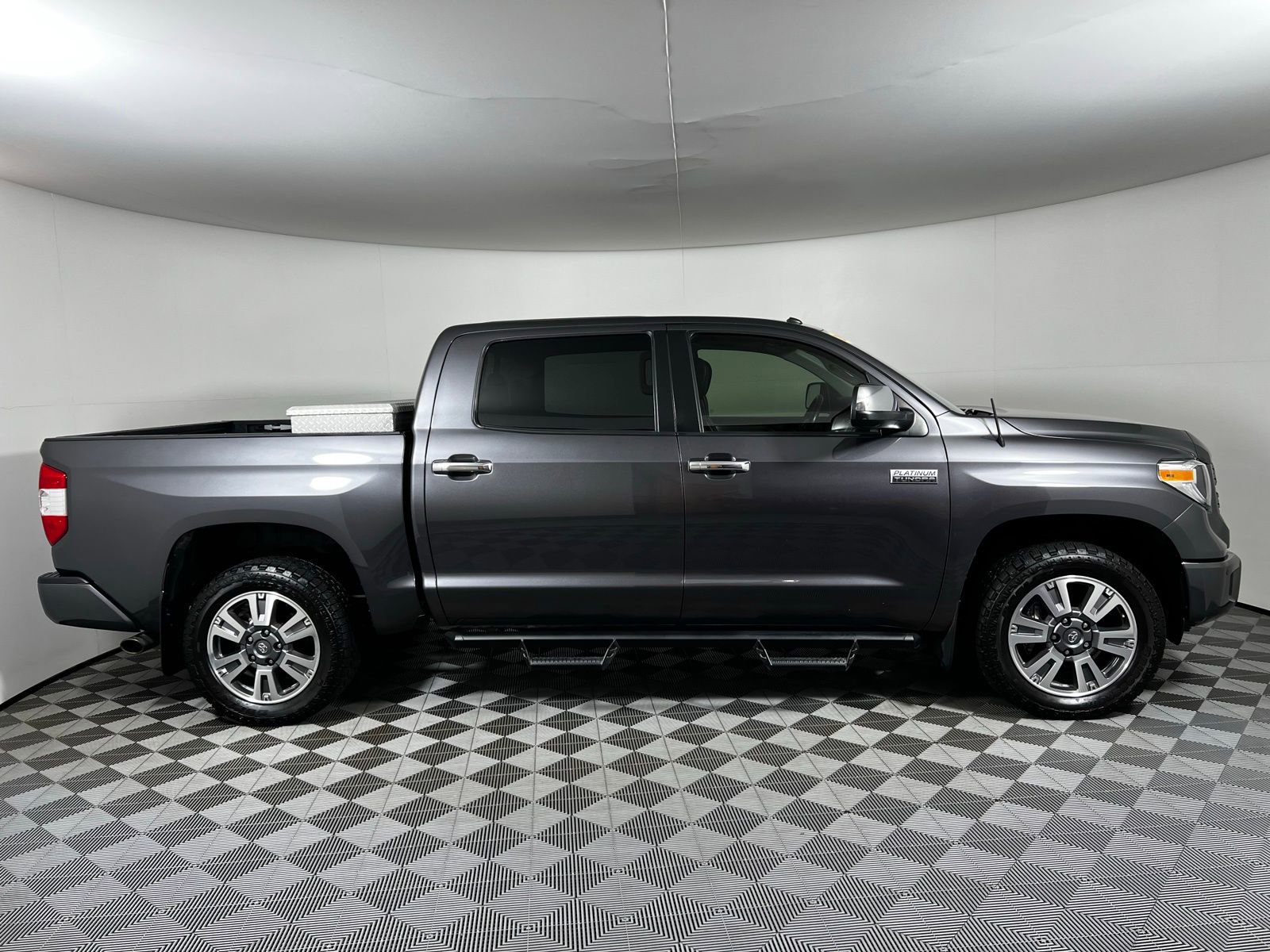 Used 2019 Toyota Tundra Platinum image 4