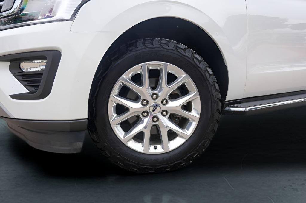 Used 2021 Ford Expedition XLT RWD image 4